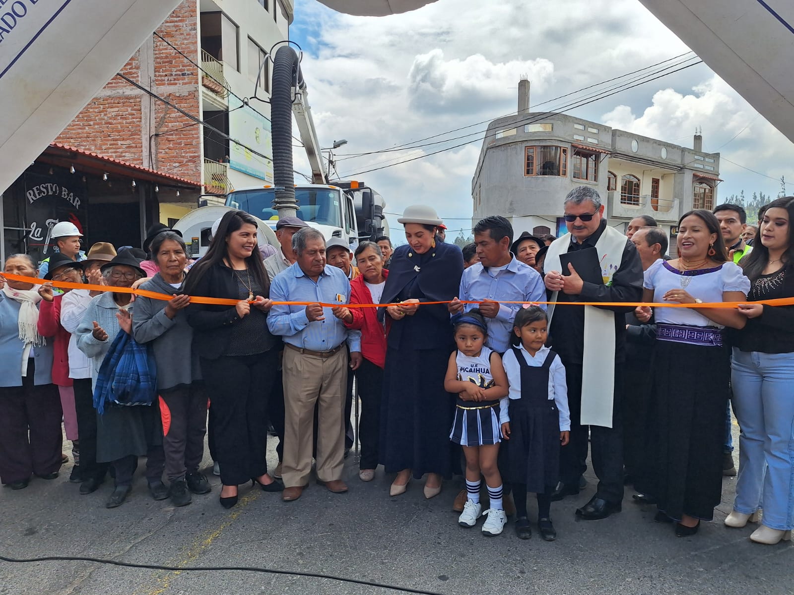 INAUGURACIÓN DE OBRA DE ALCANTARILLADO PLUVIAL EN EL CENTRO PARROQUIAL DE PICAIHUA